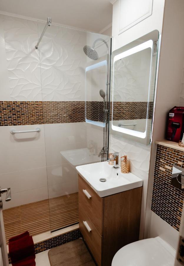 Carla'S Apart Palas-Hala Centrala 1 Bedroom, Airport Shuttle Яш Екстериор снимка