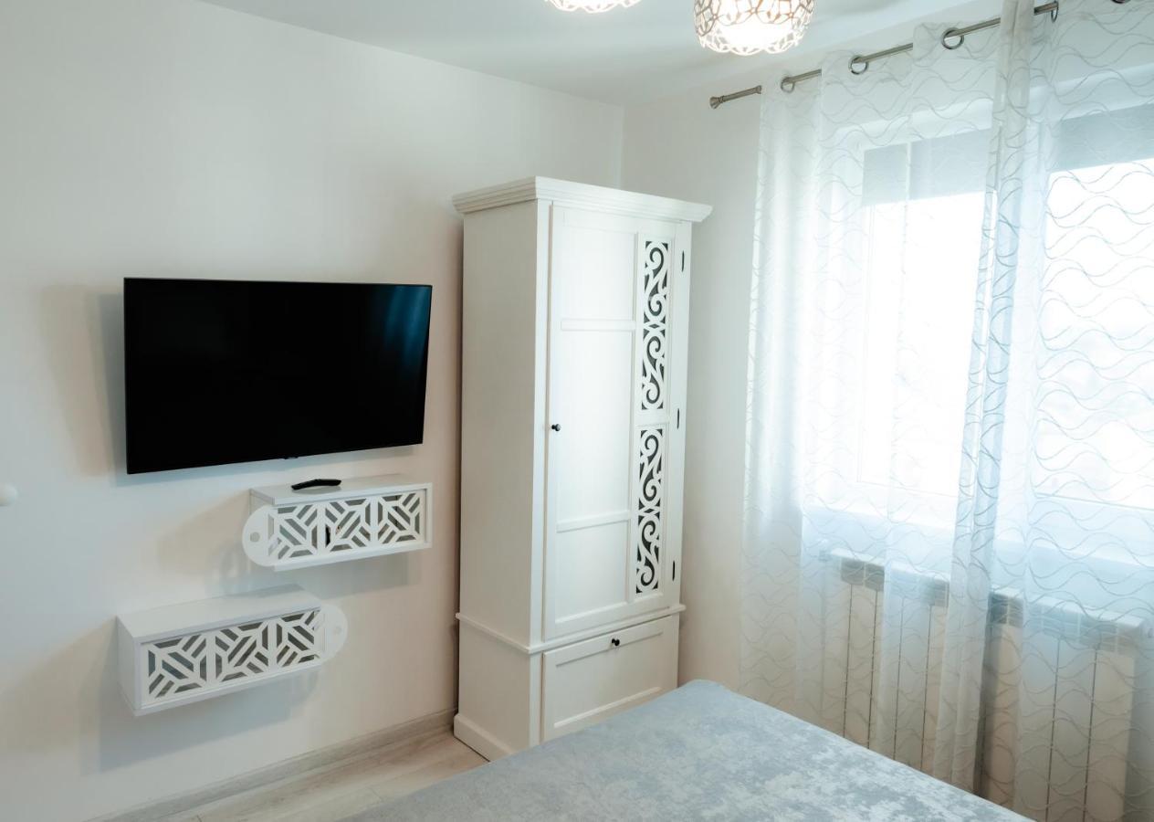 Carla'S Apart Palas-Hala Centrala 1 Bedroom, Airport Shuttle Яш Екстериор снимка