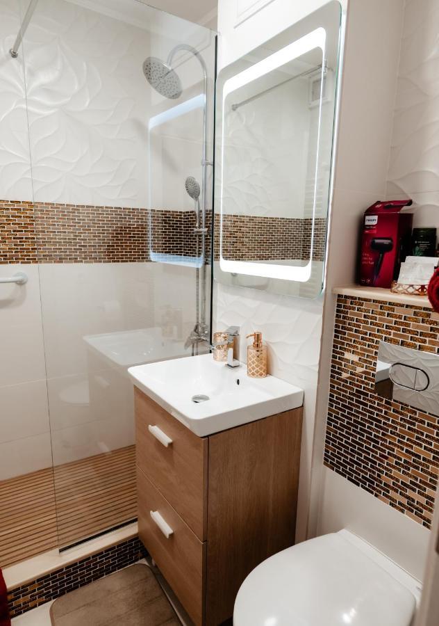 Carla'S Apart Palas-Hala Centrala 1 Bedroom, Airport Shuttle Яш Екстериор снимка