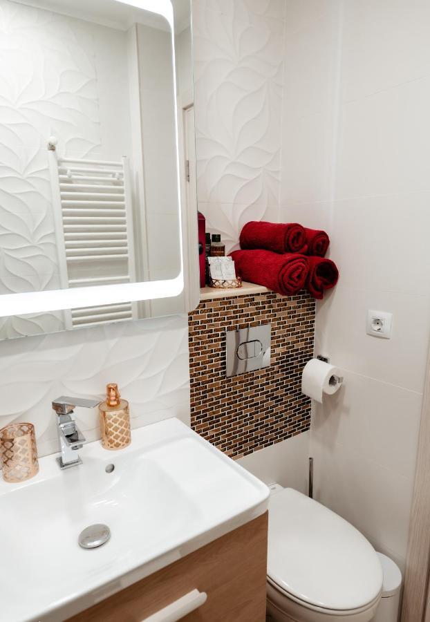 Carla'S Apart Palas-Hala Centrala 1 Bedroom, Airport Shuttle Яш Екстериор снимка